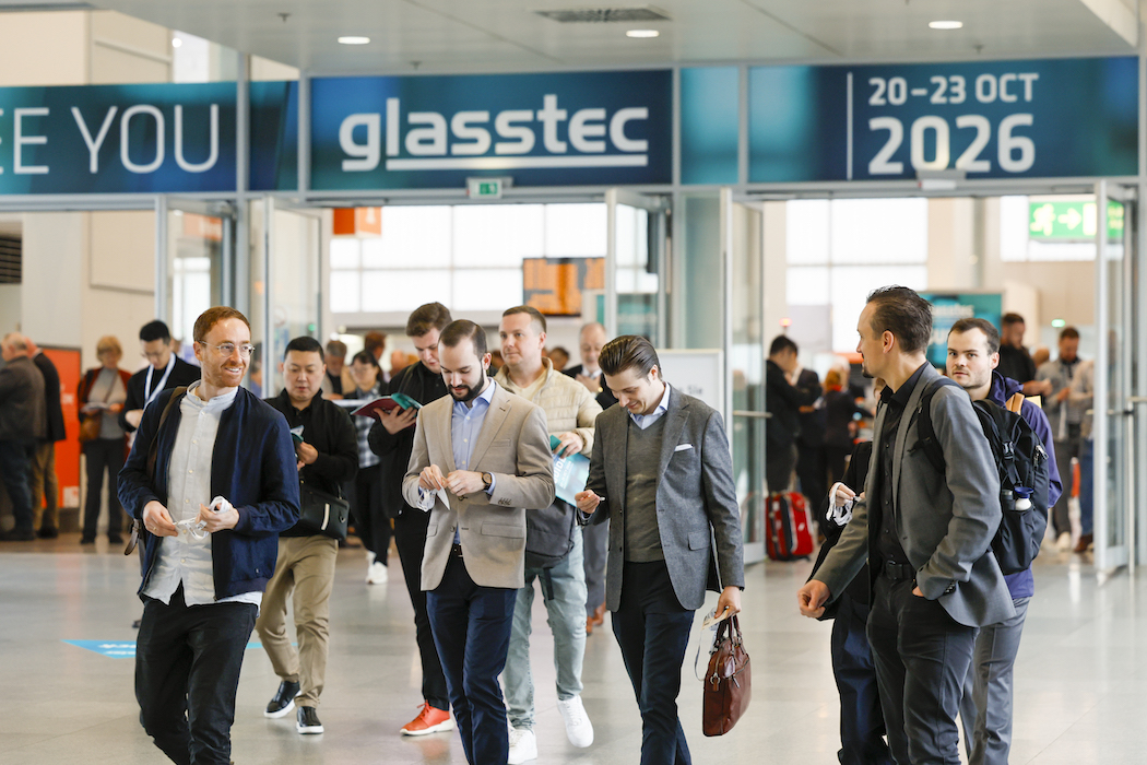 With over 1.250 exhibitors from 50 countries, glasstec is the leading international trade fair for the glass industry. The event offers a unique spectrum of innovations and solutions in the fields of glass production, processing and products. The trade fair thus sets standards worldwide.The world's leading trade fair for the glass industry will take place at the Düsseldorf Exhibition Center from October 22 to 25, 2024. Experts from all over the world will meet here to experience the entire spectrum of the glass value chain. glasstec serves as an indispensable information platform and supports companies in making trend-setting investment decisions.Conferences, forums and meetings will focus on forward-looking topics such as the circular economy, digital technologies and decarbonization. The core of the supporting program is the glasstec conference. Symposia, specialist presentations and forums on three stages will provide in-depth insights into the current and future challenges facing the glass industry.In addition, glasstec forms the heart of the industry by bringing together experts, decision-makers and leading companies from all over the world. The trade fair offers a comprehensive platform with a unique range of products and solutions along the entire glass value chain. This exchange of ideas and innovations makes glasstec an indispensable meeting place for all players in the industry who are interested and involved in shaping the future of the glass industry.Mit über 1.250 Ausstellern aus 50 Ländern ist die glasstec die führende internationale Fachmesse der Glasindustrie. Die Veranstaltung bietet ein einzigartiges Spektrum an Innovationen und Lösungen in den Bereichen Glasproduktion, -verarbeitung und -produkte. Damit setzt die Messe weltweit Maßstäbe.Die Weltleitmesse der Glasbranche findet vom 22. bis 25. Oktober 2024 auf dem Düsseldorfer Messegelände statt. Hier treffen sich Fachleute aus aller Welt, um das gesamte Spektrum der Wertschöpfungskette rund um den Werkstoff Glas zu erleben. Die glasstec dient als unverzichtbare Informationsplattform und unterstützt Unternehmen bei richtungsweisenden Investitionsentscheidungen.Im Rahmen von Konferenzen, Foren und Meetings werden zukunftsweisende Themen wie Circular Economy, digitale Technologien und Dekarbonisierung in den Fokus gerückt.  Das Herzstück des Rahmenprogramms ist die glasstec conference. Auf drei Bühnen werden durch Symposien, Fachvorträge und Foren tiefe Einblicke in die aktuellen und zukünftigen Herausforderungen der Glasindustrie geboten.Darüber hinaus bildet die glasstec das Herz der Branche, indem sie Experten, Entscheider sowie führende Unternehmen aus aller Welt zusammenbringt. Die Messe bietet eine umfassende Plattform mit einem einzigartigen Angebot an Produkten und Lösungen entlang der gesamten Wertschöpfungskette des Werkstoffs Glas. Durch diesen Austausch von Ideen und Innovationen wird die glasstec zu einem unverzichtbaren Treffpunkt für alle Akteure der Branche, die an der Gestaltung der Zukunft der Glasindustrie interessiert und beteiligt sind.